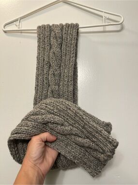 Chunky Cable Knit Scarf in Heather Gray